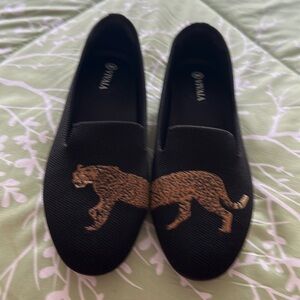Vivaia black cheetah flats NWT